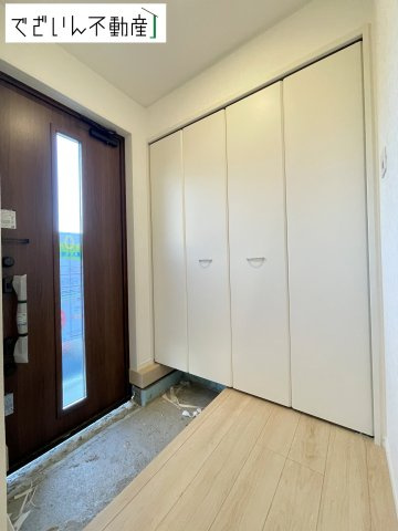 【玄関】 | Cradle garden鴻巣市筑波第5 Ⅱ期 新築住宅 | ≪1号棟≫
現地(2026年9月撮影)