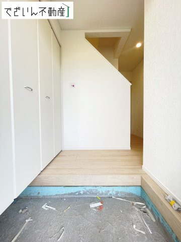 【玄関】 | Cradle garden鴻巣市筑波第5 Ⅱ期 新築住宅 | ≪1号棟≫
現地(2026年8月撮影)