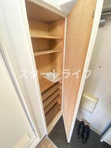 大阪市淀川区東三国６丁目の賃貸マンションの収納