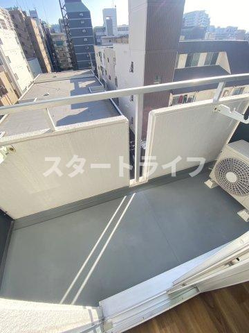大阪市淀川区東三国６丁目の賃貸マンションのバルコニー