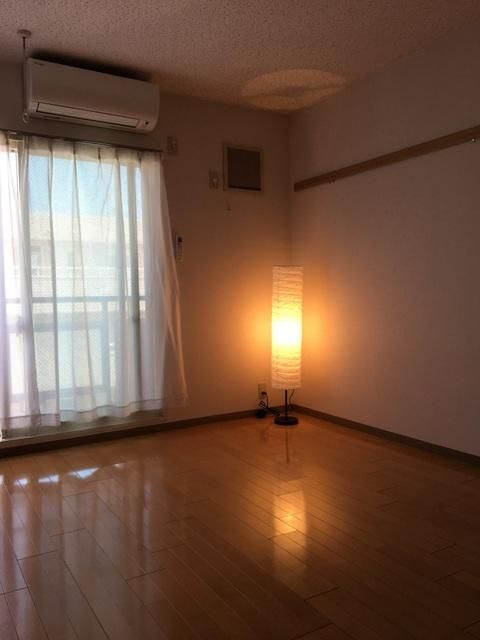 アサートン山手の居間・リビング