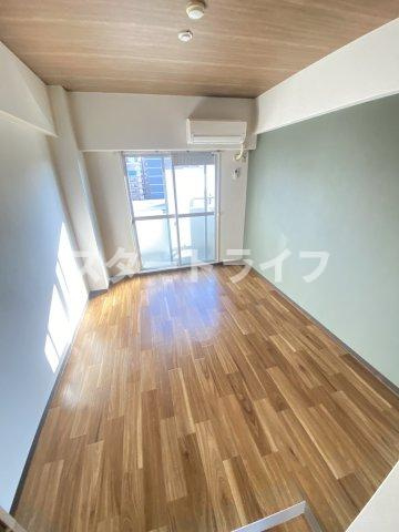 大阪市淀川区東三国６丁目の賃貸マンションの居間・リビング