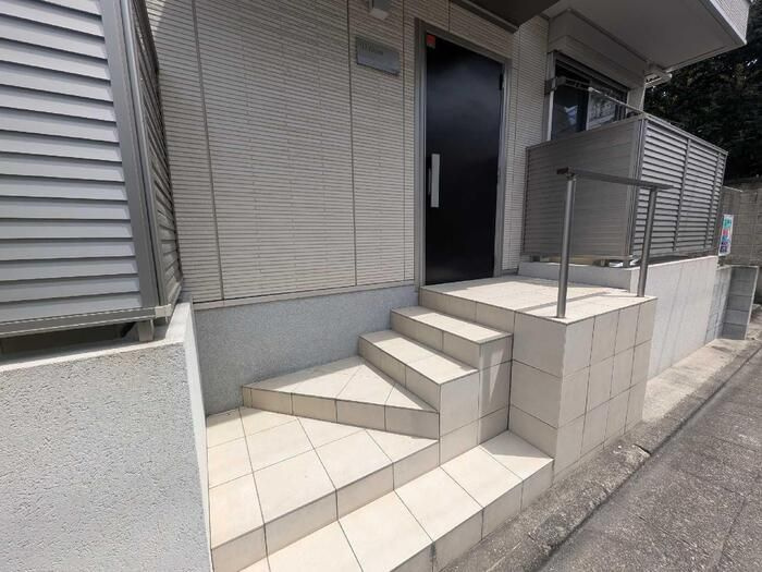 D-room目黒本町のエントランス