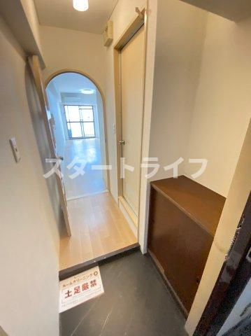 大阪市淀川区西中島５丁目の賃貸マンションの玄関