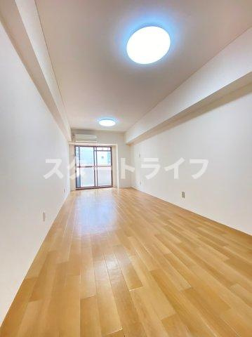 大阪市淀川区西中島５丁目の賃貸マンションの居間・リビング