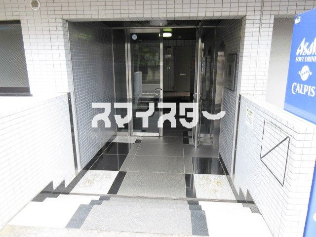 八王子市北野町の賃貸マンションのエントランス