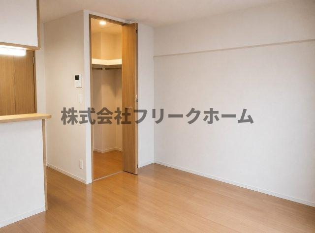 小金井市中町３丁目のアパートの居間・リビング