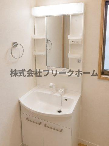 小金井市中町３丁目のアパートの洗面所