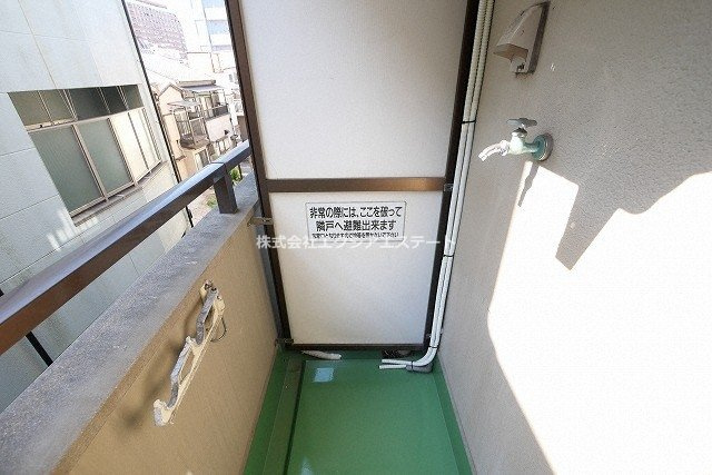 大阪市阿倍野区阿倍野筋３丁目の賃貸マンションのバルコニー