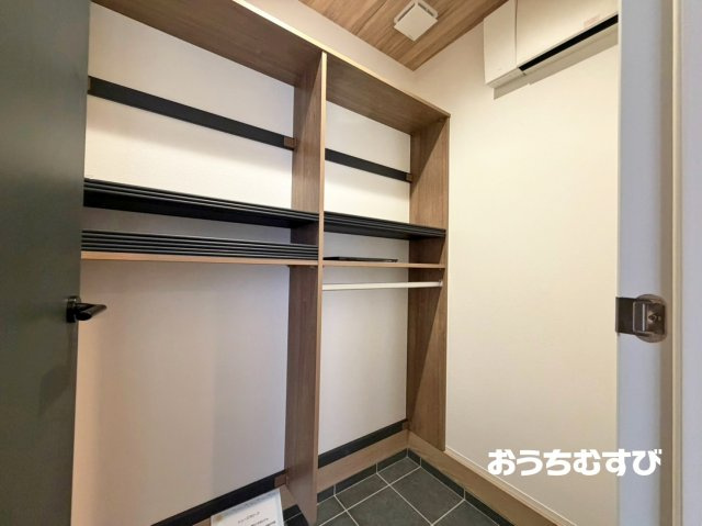 春日井市高山町6期(全3棟)の玄関