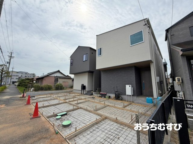 春日井市高山町6期(全3棟)の前面道路含む現地写真