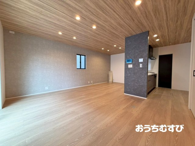 春日井市高山町6期(全3棟)の前面道路含む現地写真