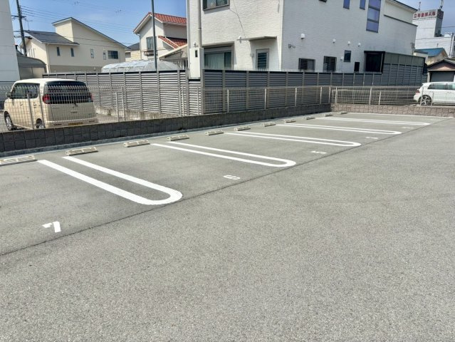 コントレイルの駐車場