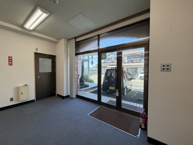 遠鉄浜北ビル（事務所）の玄関