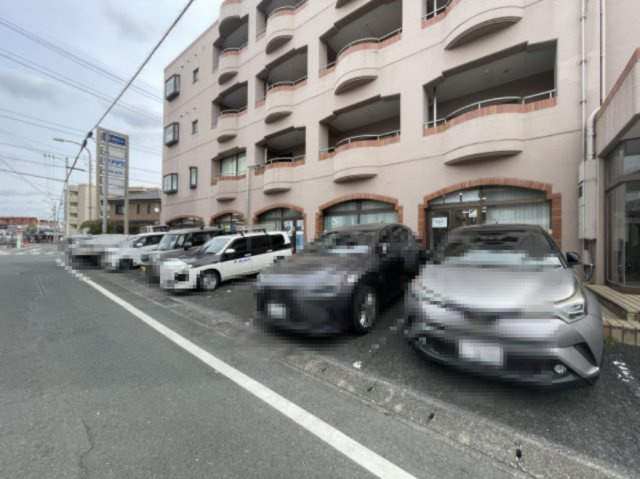 遠鉄浜北ビル（事務所）の駐車場
