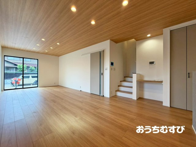 春日井市高山町6期(全3棟)の居間・リビング