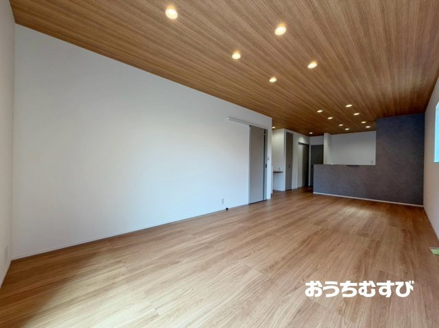 春日井市高山町6期(全3棟)の居間・リビング