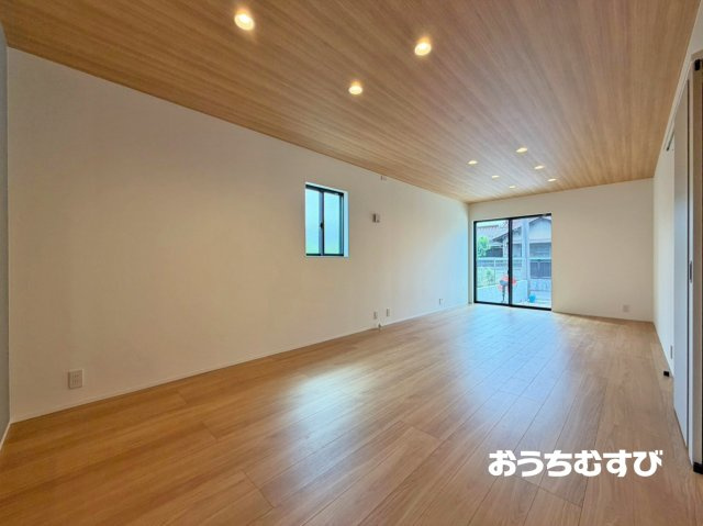 春日井市高山町6期(全3棟)の居間・リビング