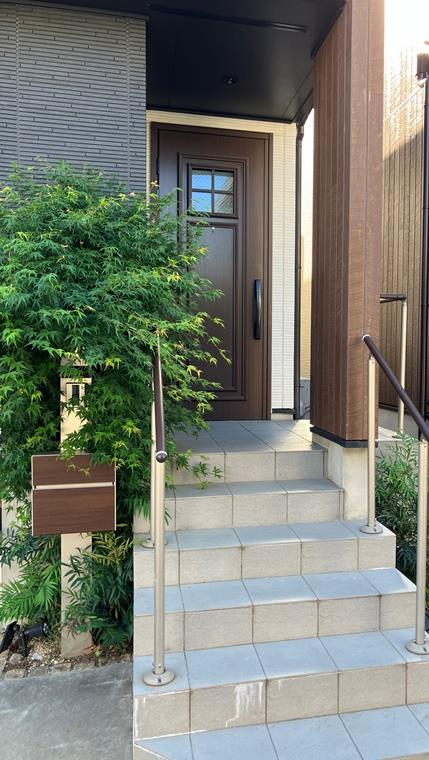 上荻戸建のエントランス|清潔なエントランスです