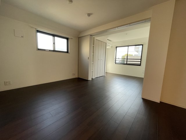 杉並区高井戸東３丁目の賃貸マンションの居間・リビング|こちらの居間で趣味の時間をお楽しみください