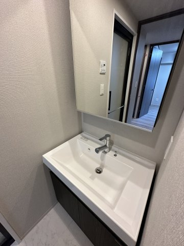 コンシェリア目黒本町 ＴＨＥ ＲＥＳＩＤＥＮＣＥの洗面所|ゆったりとスペースのある洗面所