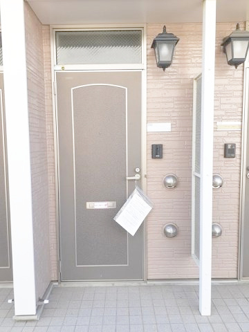 合志市須屋のアパートのエントランス