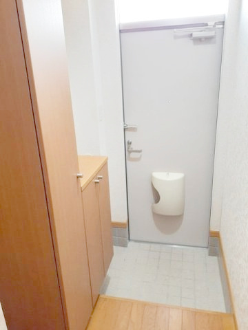 合志市須屋のアパートの玄関
