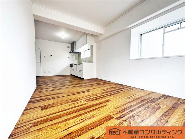 甲南メゾン本山の居間・リビング|南東向き角部屋につき、陽当たり・通風ともに良好！