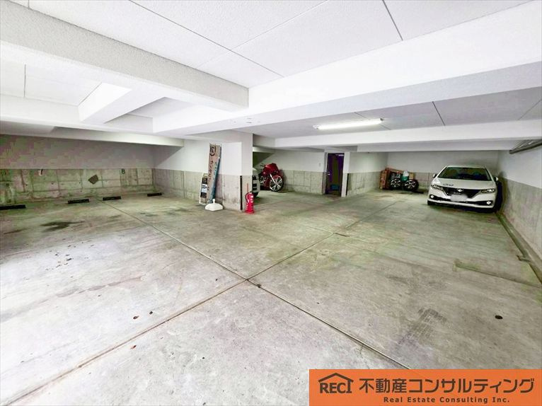 王子公園シティハウスの駐車場