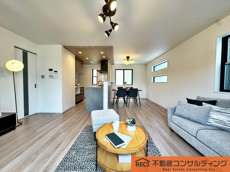 西宮市南甲子園2丁目　新築戸建の洋室