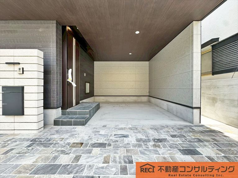 西宮市南甲子園2丁目　新築戸建の駐車場