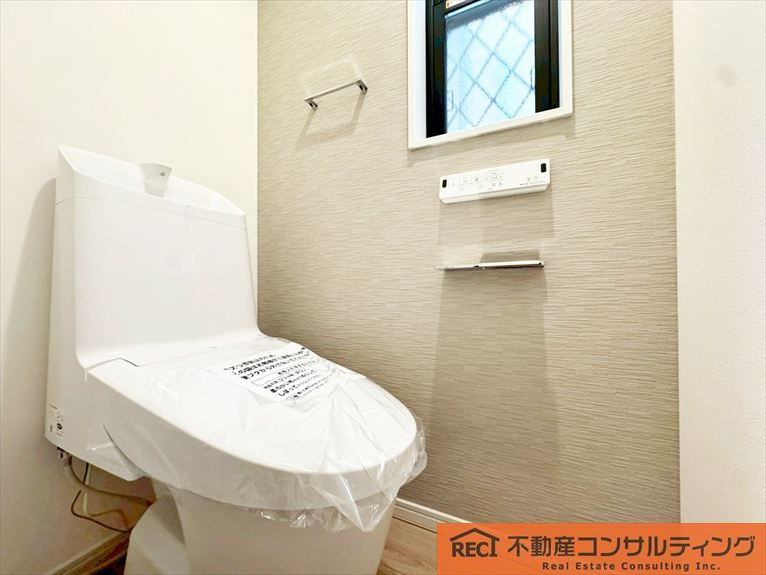 西宮市南甲子園2丁目　新築戸建のトイレ