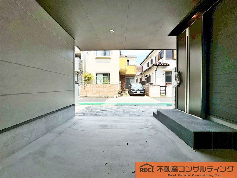 西宮市南甲子園2丁目　新築戸建の駐車場