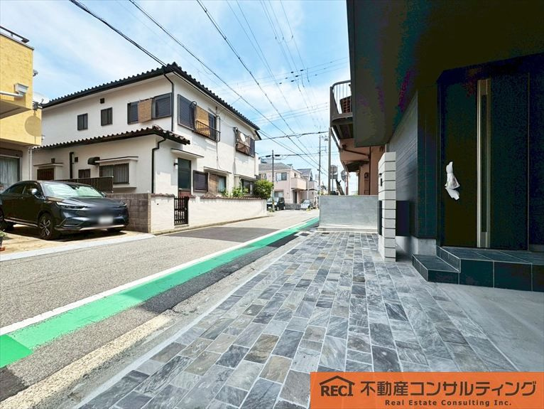 西宮市南甲子園2丁目　新築戸建の前面道路含む現地写真