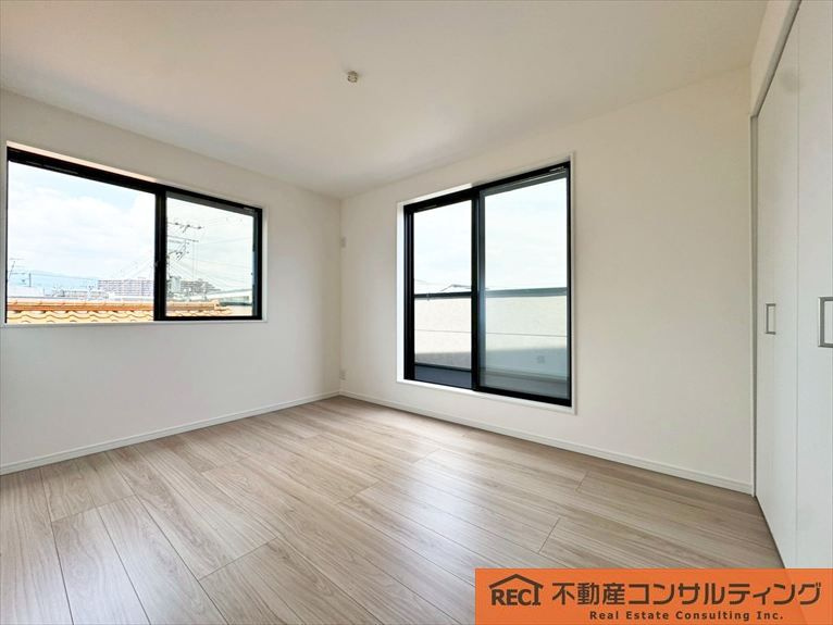 西宮市南甲子園2丁目　新築戸建の洋室