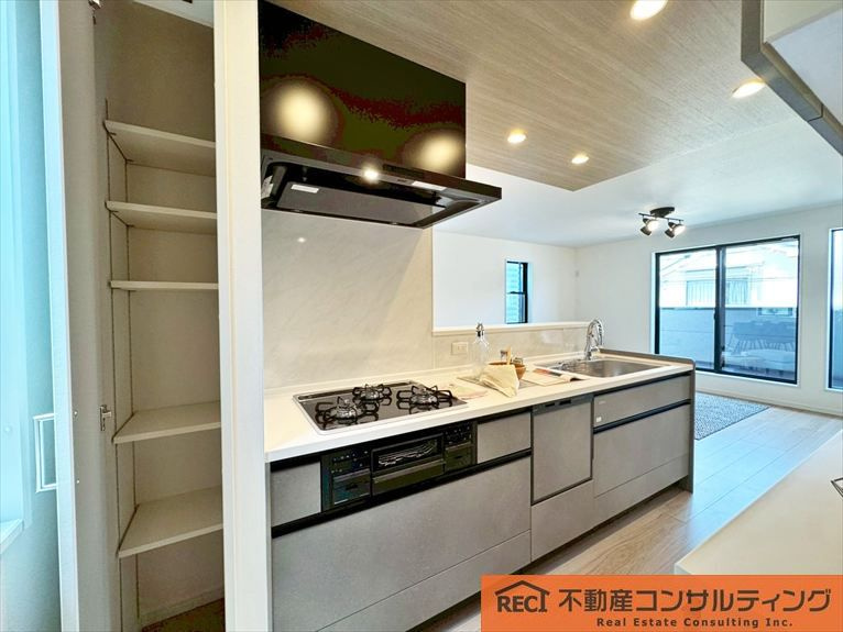 西宮市南甲子園2丁目　新築戸建のキッチン|近隣に買い物施設充実！