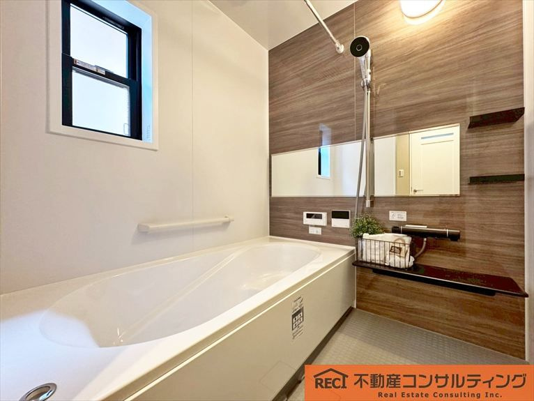 西宮市南甲子園2丁目　新築戸建の浴室