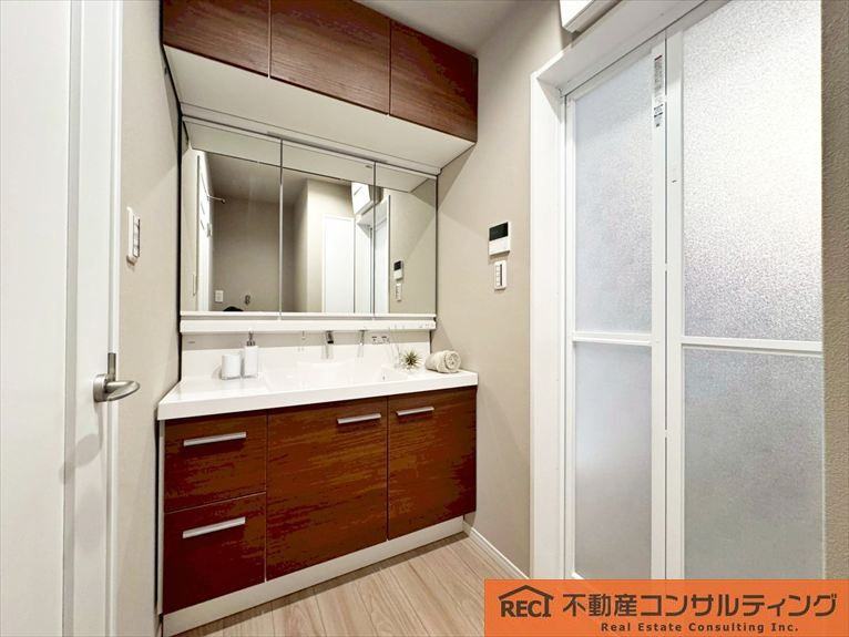 西宮市南甲子園2丁目　新築戸建の独立洗面台