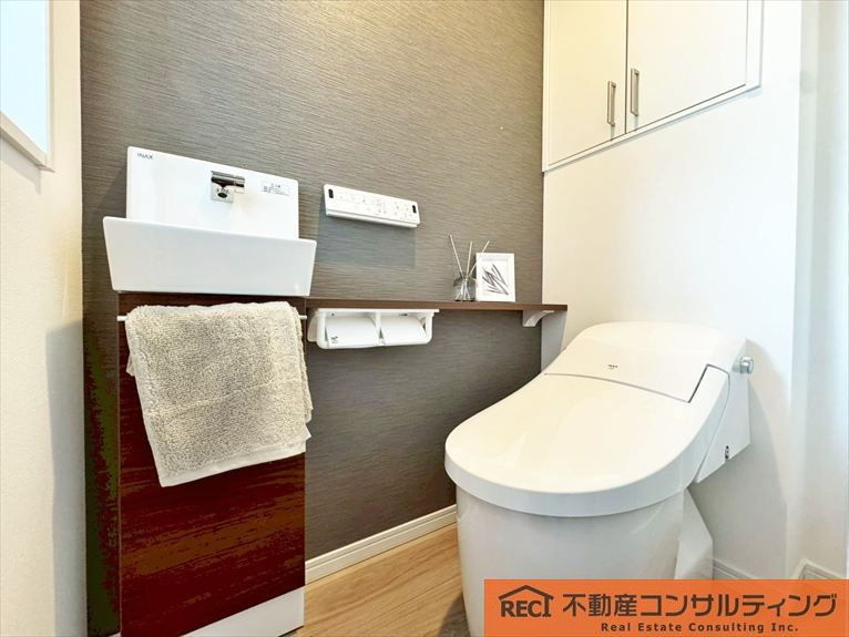 西宮市南甲子園2丁目　新築戸建のトイレ