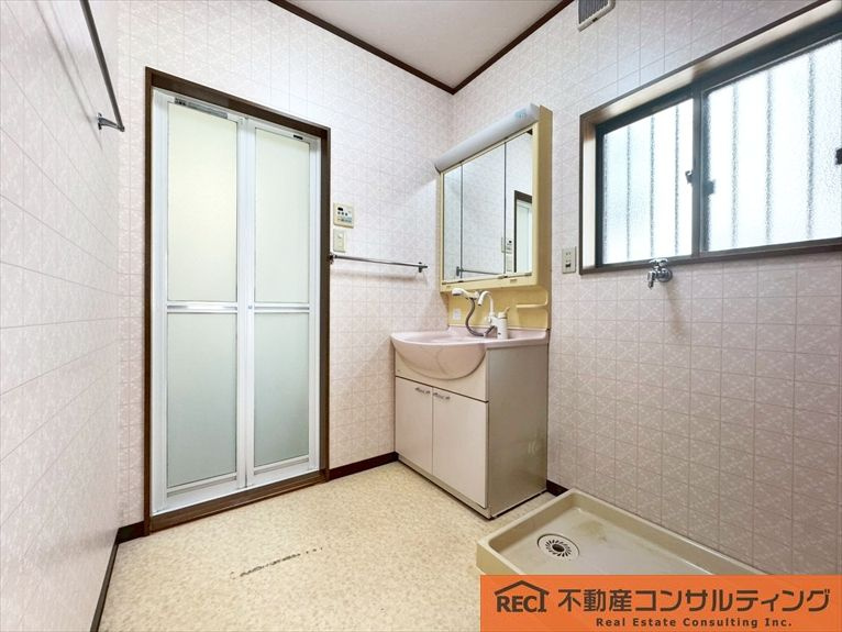神戸市東灘区西岡本6丁目　中古戸建の独立洗面台