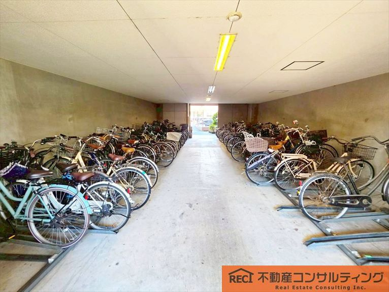 モンセーヌ西宮鳴尾の駐車場