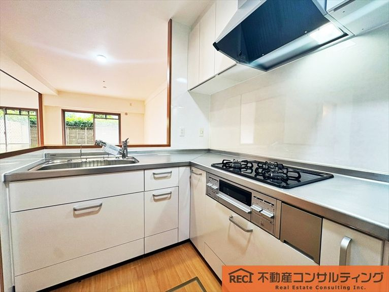 モンセーヌ西宮鳴尾のキッチン|南向きで陽当たり・通風良好！住宅設備充実！