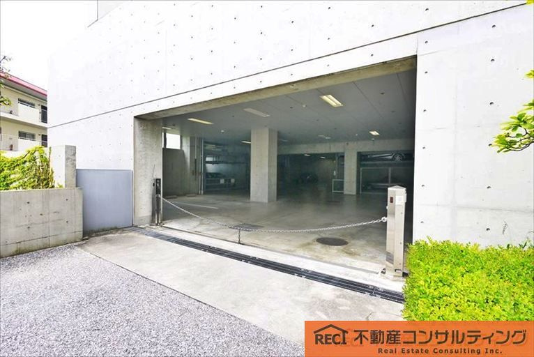 ジークレフ六甲の丘B棟の駐車場