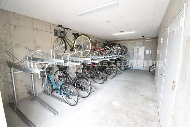 ラグゼ玉造Ⅱの駐車場
