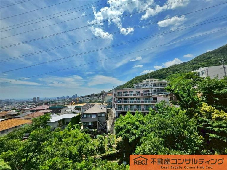 ライオンズマンション篠原北町のその他|ワイドバルコニーからは摩耶山や神戸の街並みが一望できます