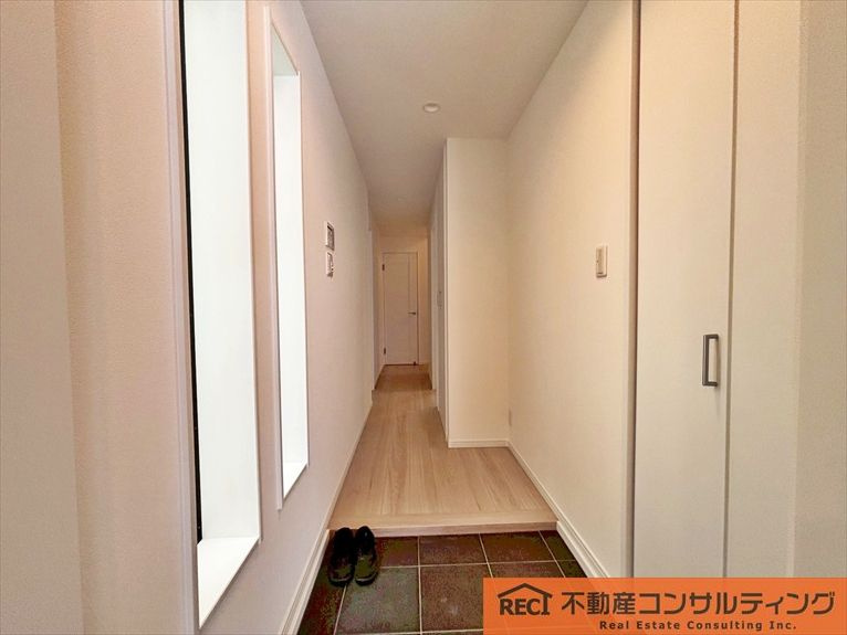 西宮市今津久寿川町　新築戸建の玄関