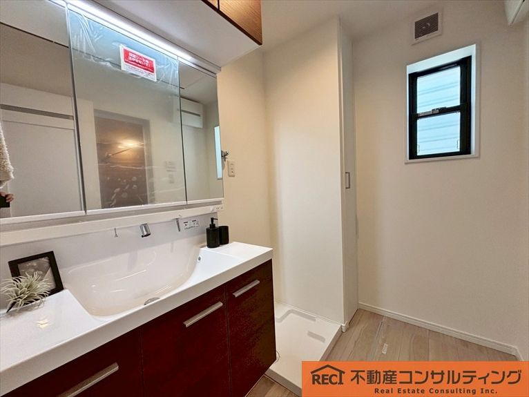 西宮市今津久寿川町　新築戸建の独立洗面台