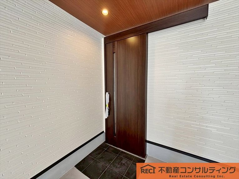 西宮市今津久寿川町　新築戸建の玄関
