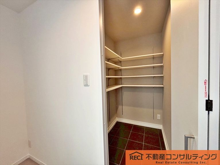 西宮市今津久寿川町　新築戸建の収納