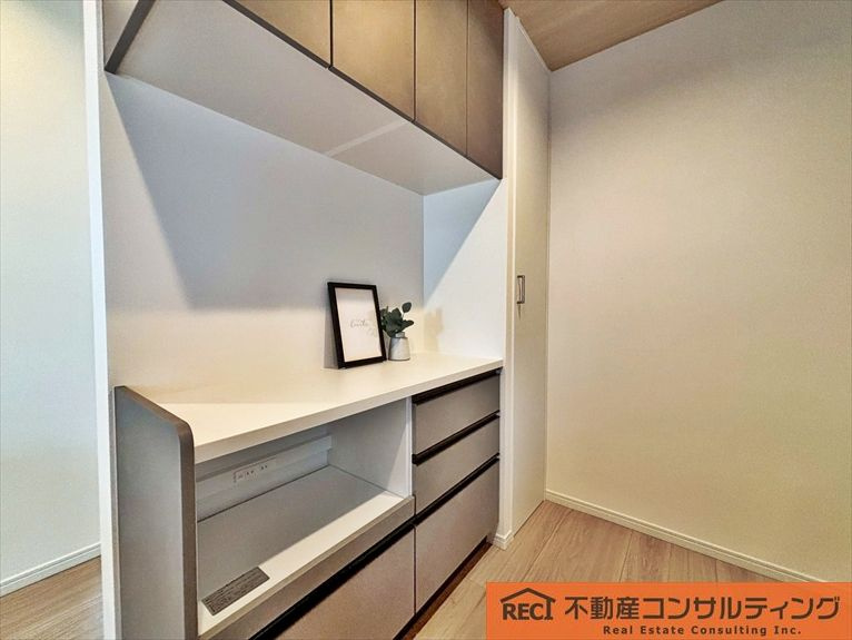 西宮市今津久寿川町　新築戸建の玄関